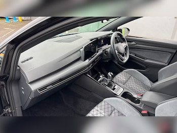 Used Volkswagen Golf 2024 for sale - 77945283: Photo