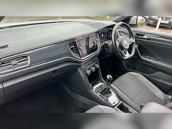 Used Volkswagen T-Roc 2019 for sale - 77742478: Photo