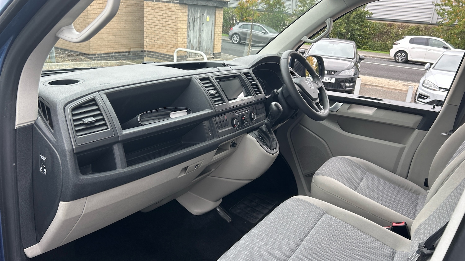 Used Volkswagen Transporter 2018 for sale - 77114107: Photo 2