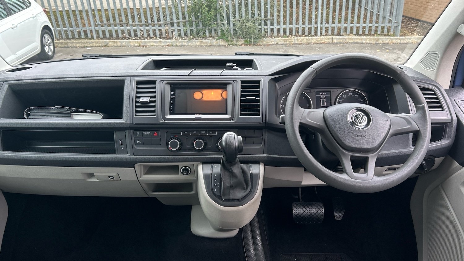 Used Volkswagen Transporter 2018 for sale - 77114107: Photo 9