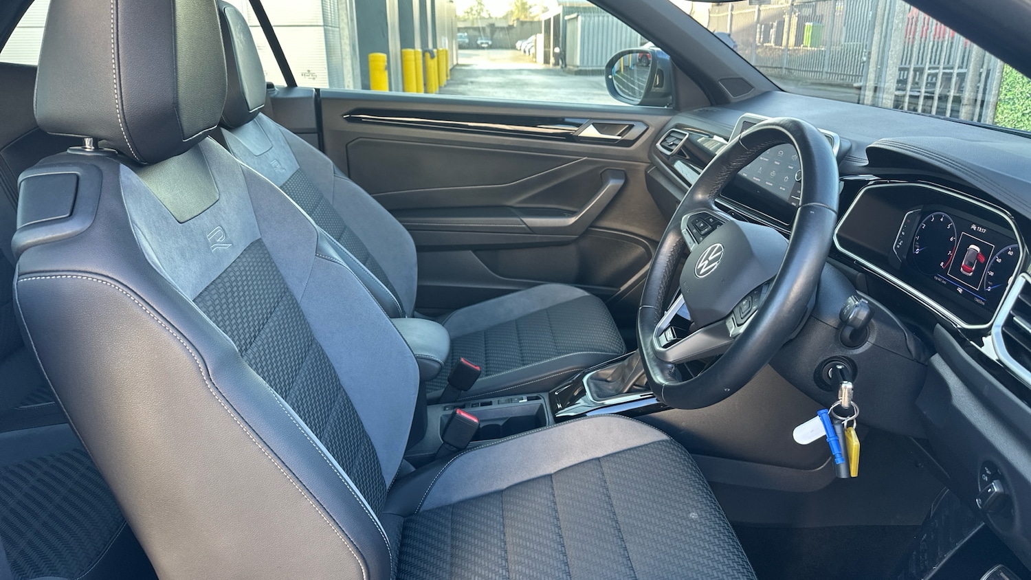 Used Volkswagen T-Roc 2023 for sale - 76761916: Photo 15