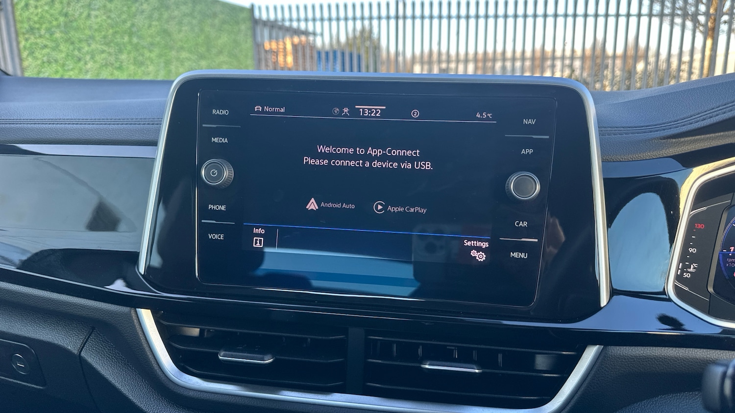 Used Volkswagen T-Roc 2023 for sale - 76761916: Photo 26