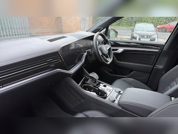 Used Volkswagen Touareg 2025 for sale - 78788366: Photo