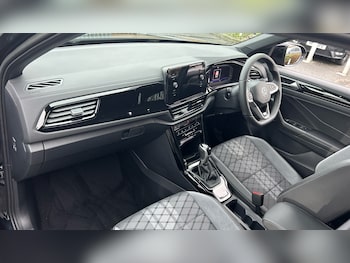 Used Volkswagen T-Roc 2025 for sale - 76892833: Photo