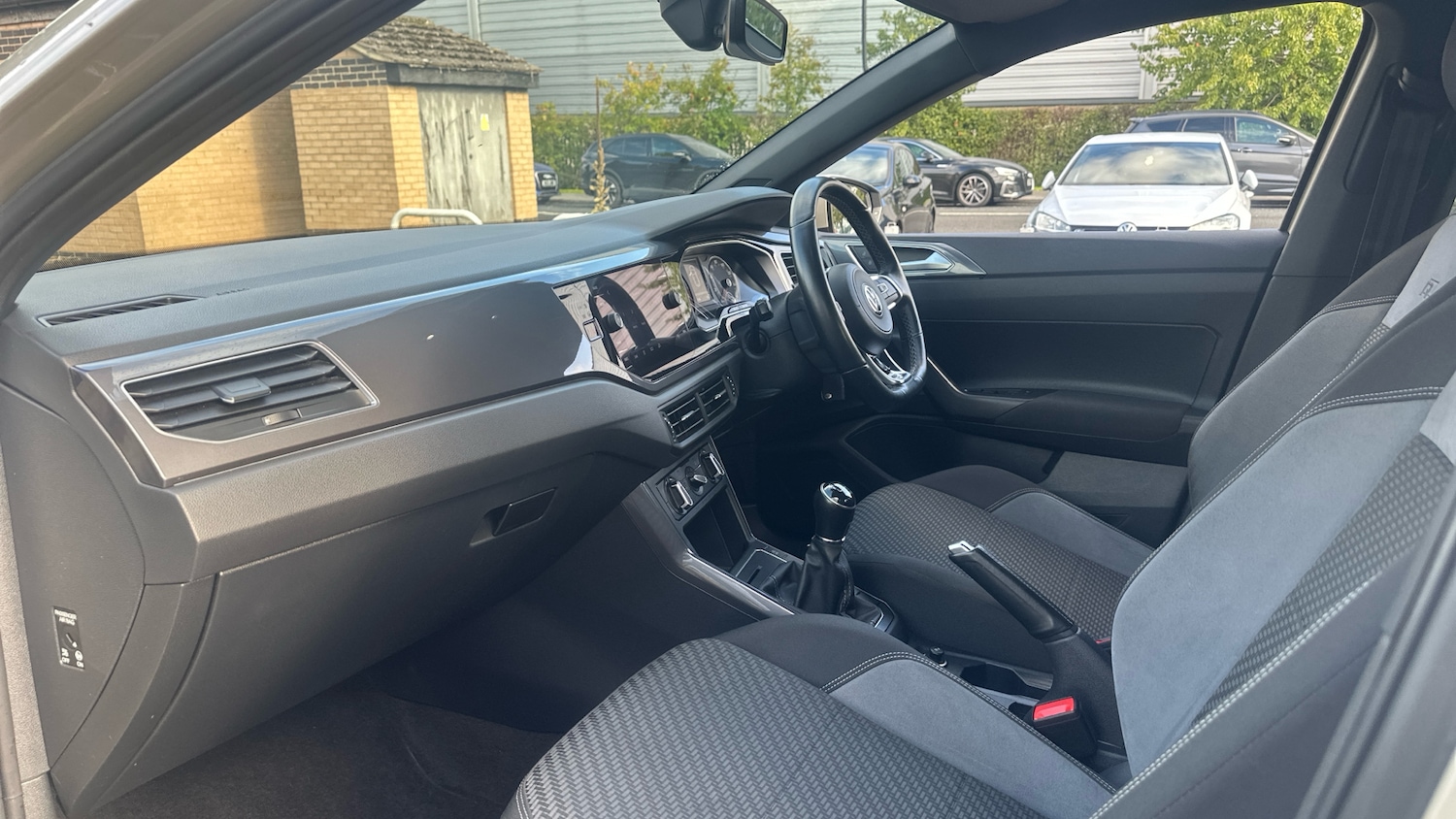 Used Volkswagen Polo 2018 for sale - 77063815: Photo 2