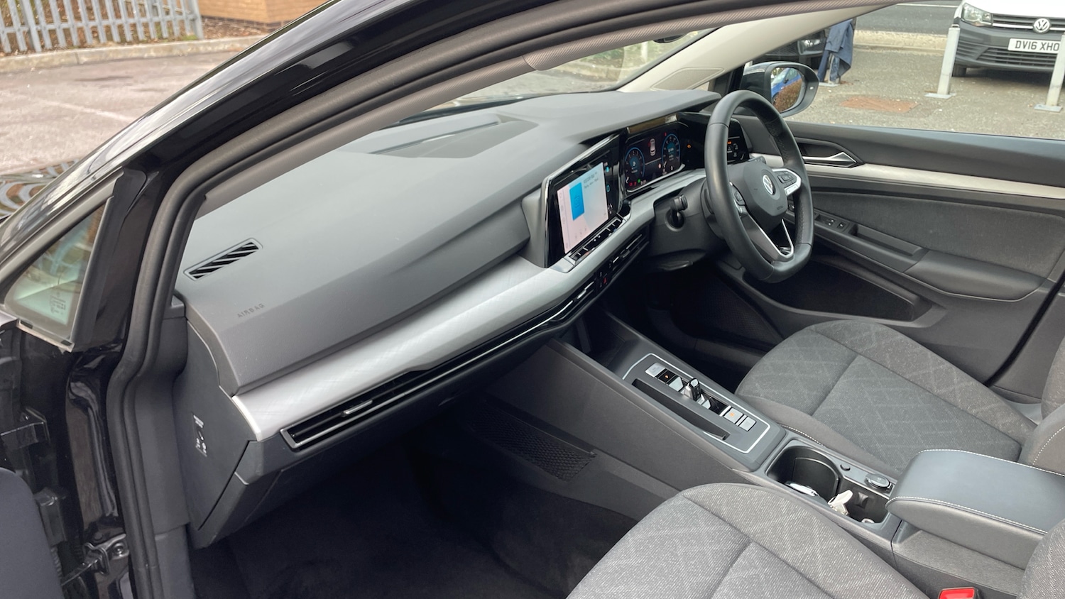 Used Volkswagen Golf 2023 for sale - 76048921: Photo 2