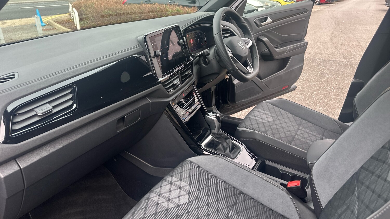 Used Volkswagen T-Roc 2025 for sale - 76252267: Photo 15