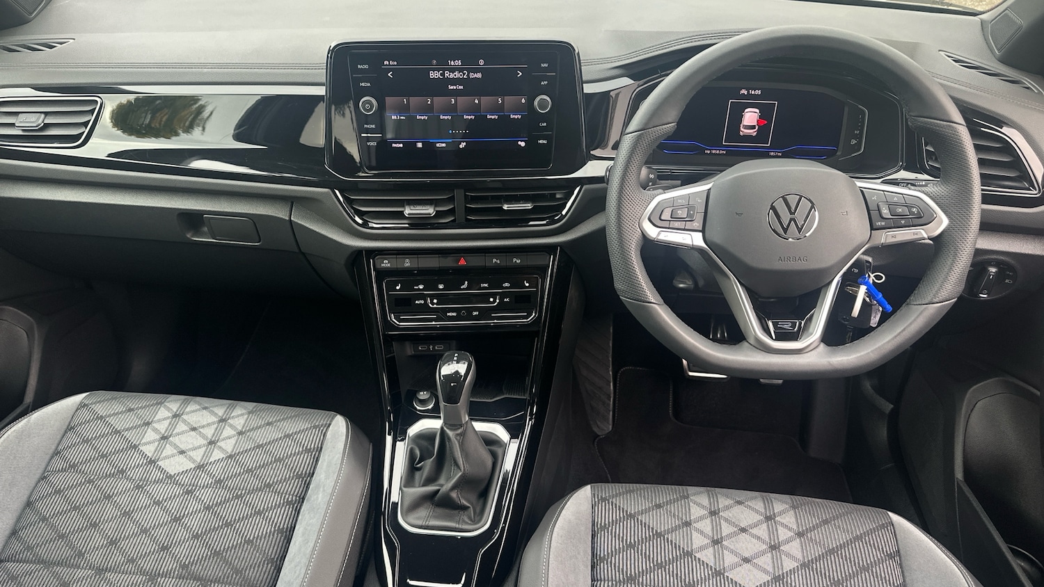 Used Volkswagen T-Roc 2025 for sale - 76252267: Photo 9