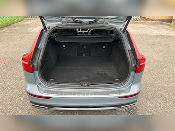 Used Volvo V60 2022 for sale - 77930514: Photo