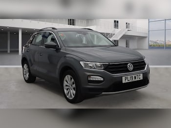 Used Volkswagen T-Roc 2019 for sale - 76120254: Photo