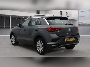 Used Volkswagen T-Roc 2019 for sale - 76120254: Photo