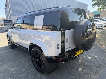 Used Land Rover Defender 2026 for sale - 79519657: Photo