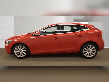 Used Volvo V40 2015 for sale - 79340833: Photo