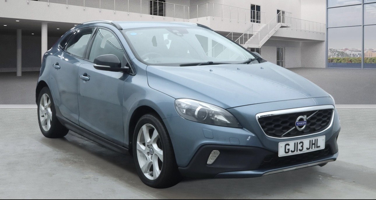 Used Volvo V40 2013 for sale - 77310713: Photo 2