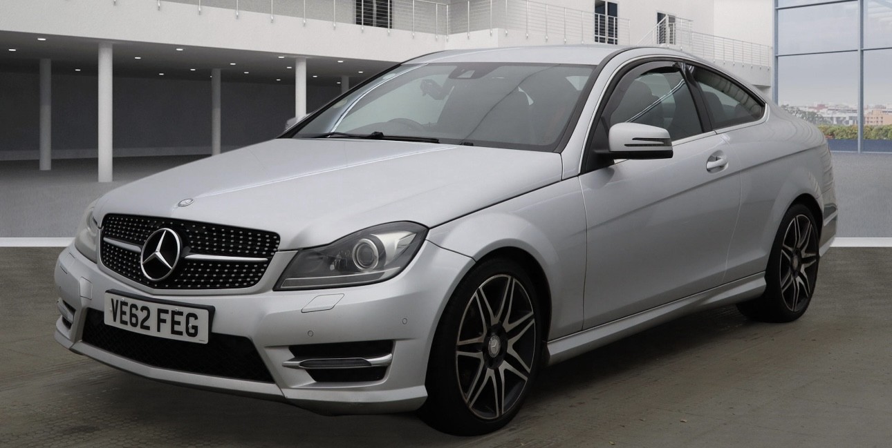 Used Mercedes-Benz C Class 2012 for sale - 77099900: Photo 2