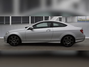 Used Mercedes-Benz C Class 2012 for sale - 77099900: Photo