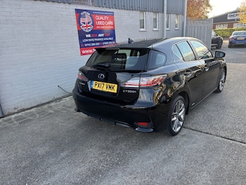2017 - 1.8 200h Executive Edition 5-Door