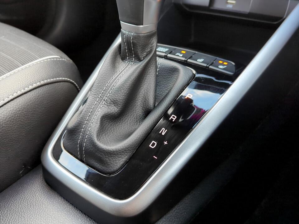 Used Kia Stonic 2023 for sale - 76633174: Photo 24