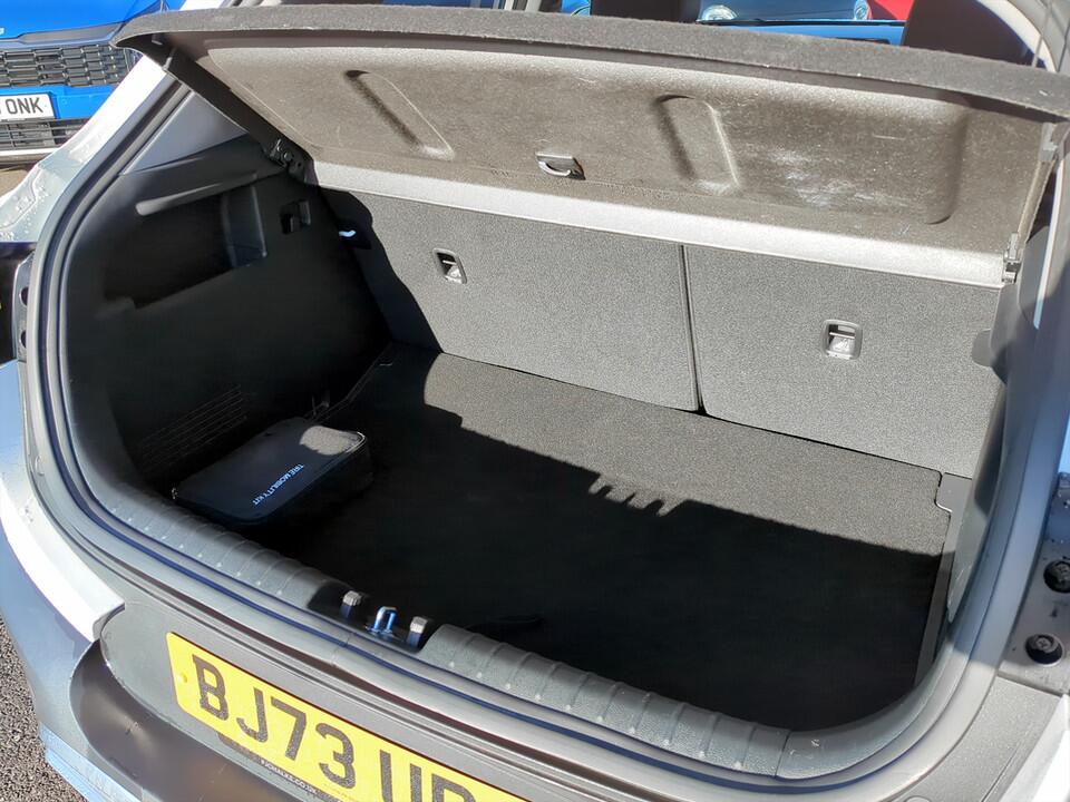 Used Kia Stonic 2023 for sale - 76850404: Photo 11