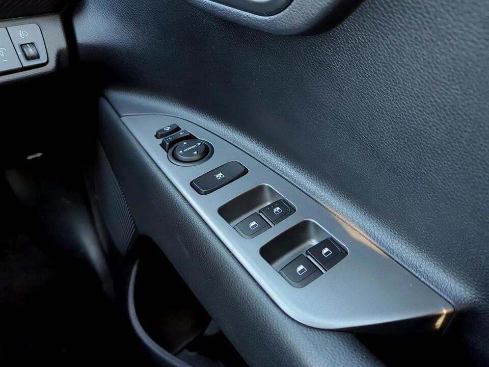 Used Kia Stonic 2023 for sale - 76850404: Photo 18