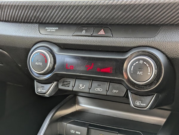 Used Kia Stonic 2022 for sale - 76152522: Photo 17