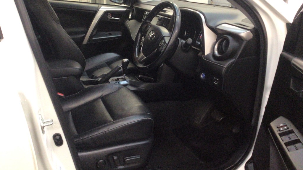 Used Toyota RAV4 2016 for sale - 76618660: Photo 2