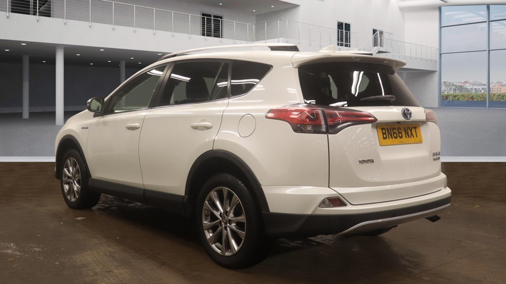 Used Toyota RAV4 2016 for sale - 76618660: Photo 5