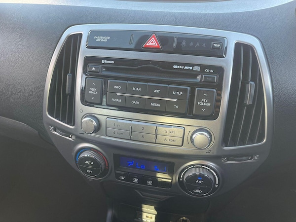 Used Hyundai i20 2013 for sale - 76120362: Photo 16