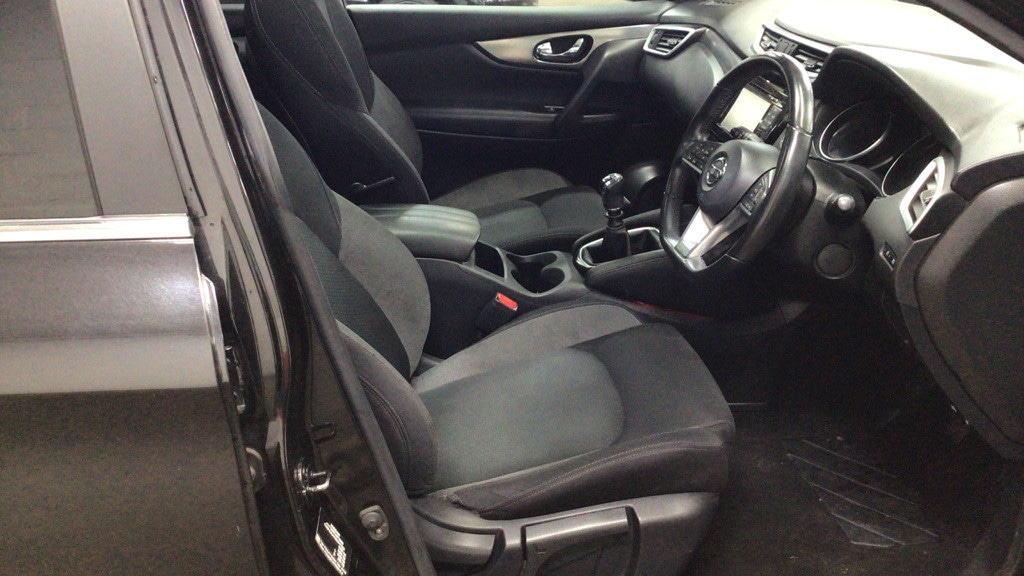 Used Nissan Qashqai 2018 for sale - 76517788: Photo 2