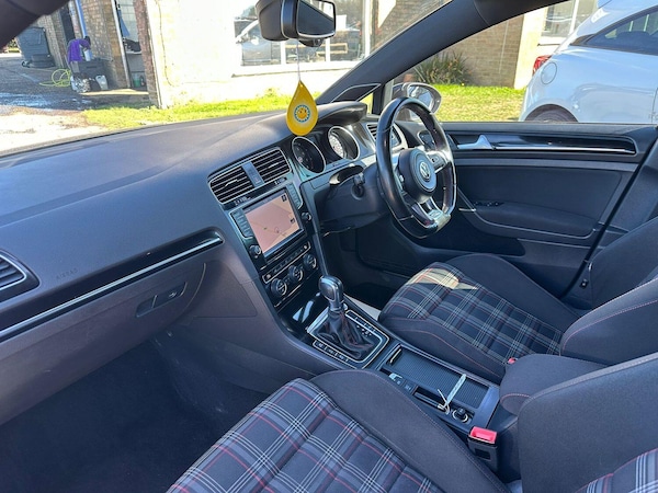 Used Volkswagen Golf 2015 for sale - 76178944: Photo 24