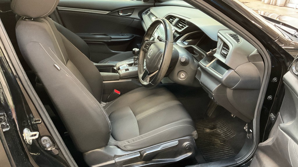 Used Honda Civic 2020 for sale - 76791548: Photo 2