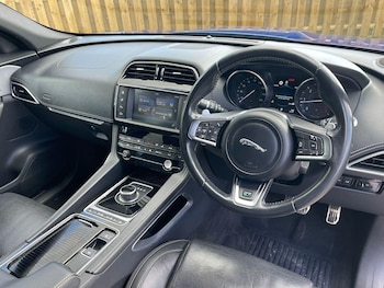 Used Jaguar F-Pace 2017 for sale - 75913234: Photo