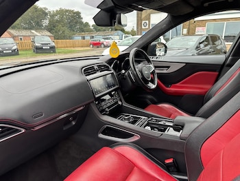 Used Jaguar F-Pace 2018 for sale - 76098758: Photo 2