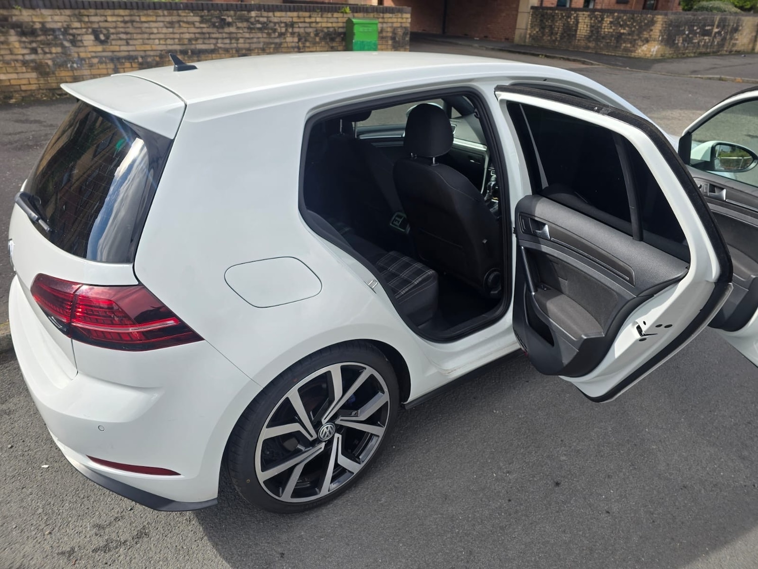 Used Volkswagen Golf 2017 for sale - 76325875: Photo 13