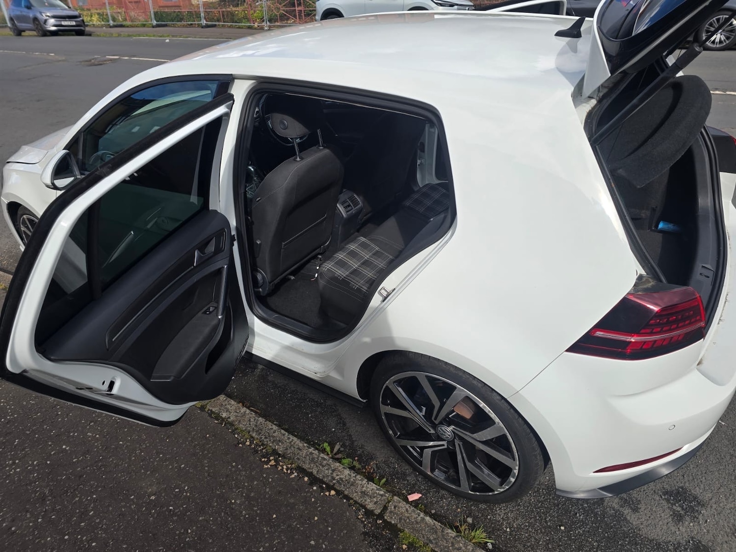 Used Volkswagen Golf 2017 for sale - 76325875: Photo 4