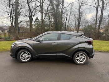 Used Toyota C-HR 2023 for sale - 77407408: Photo