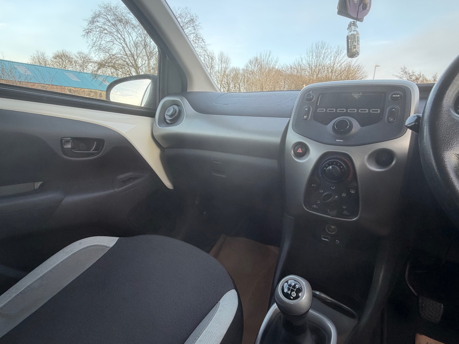 Used Toyota AYGO 2015 for sale - 77982899: Photo 12