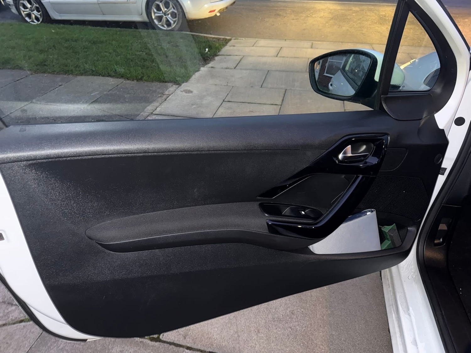 Used Peugeot 208 2013 for sale - 77229173: Photo 10