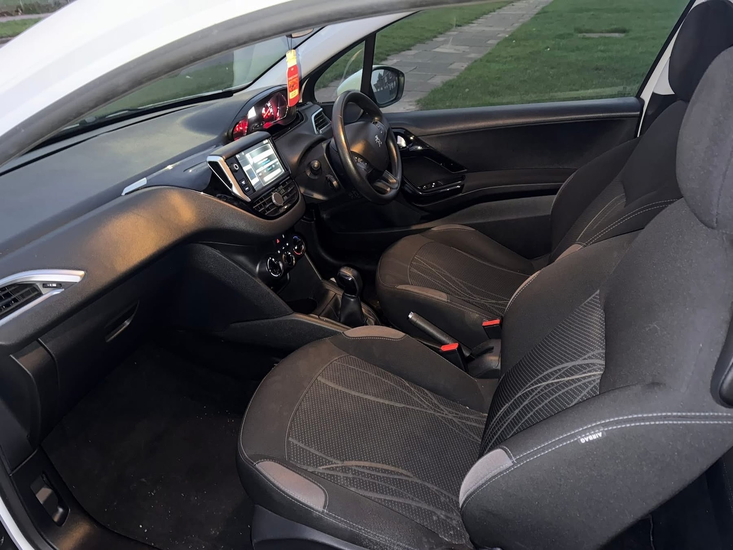 Used Peugeot 208 2013 for sale - 77229173: Photo 9