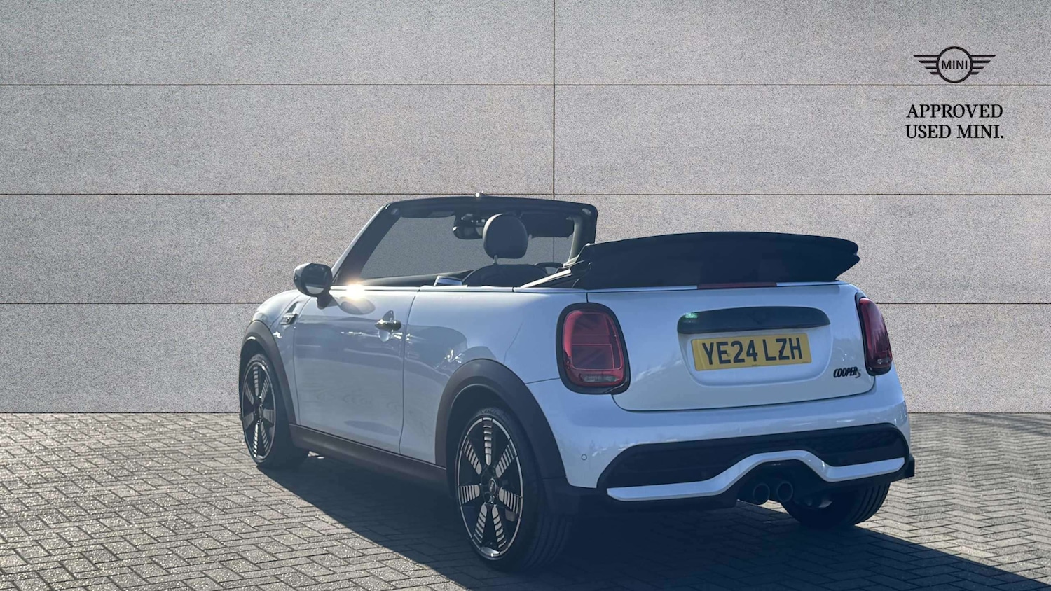 Used MINI Convertible 2024 for sale - 77772339: Photo 2