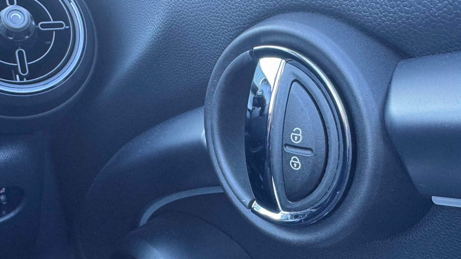 Used MINI Convertible 2024 for sale - 77772339: Photo 27