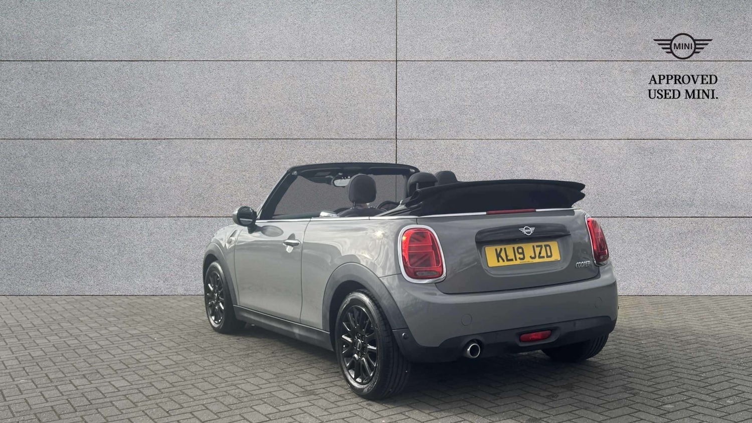 Used MINI Convertible 2019 for sale - 78010373: Photo 2