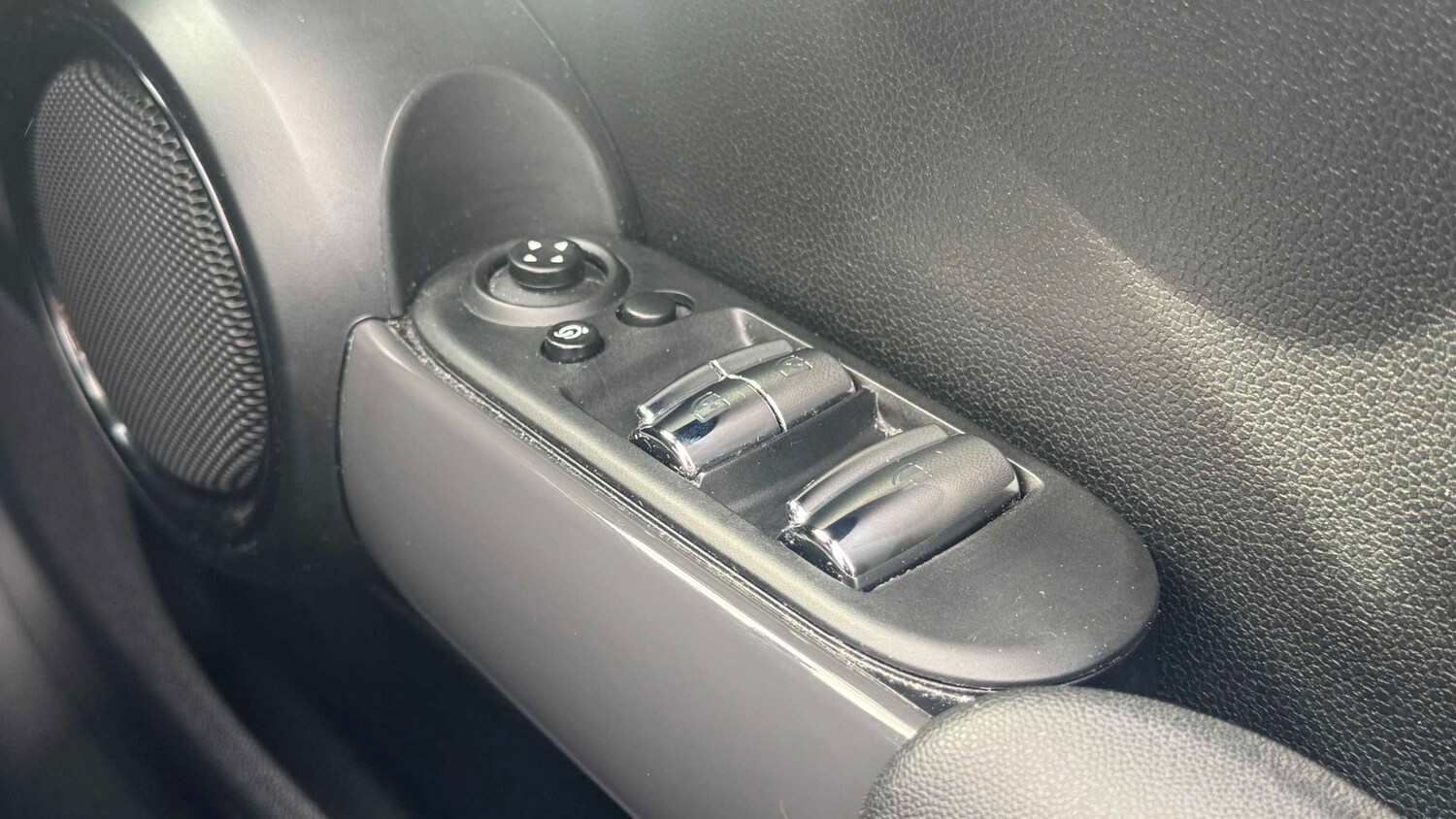 Used MINI Convertible 2019 for sale - 78010373: Photo 29