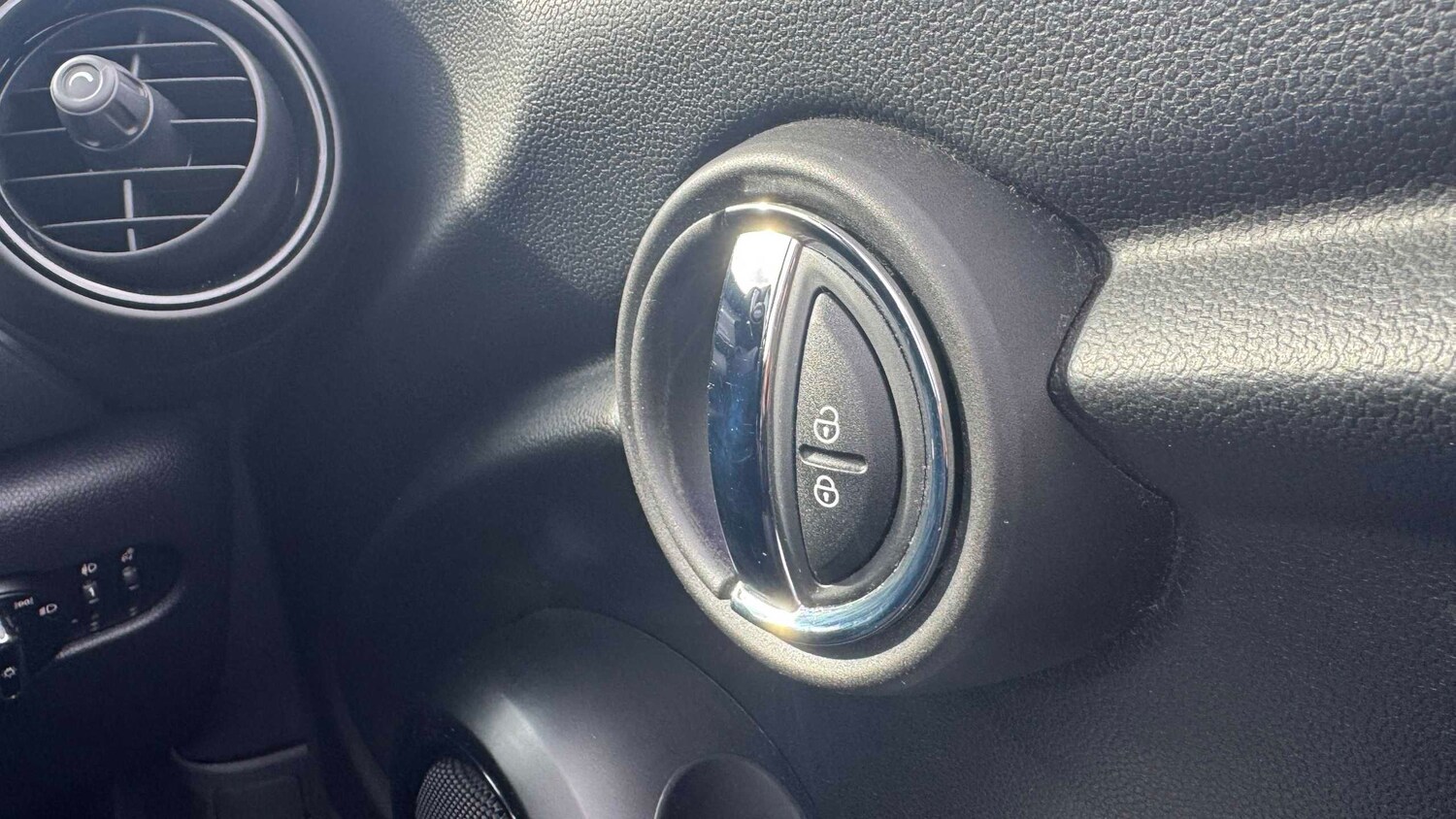 Used MINI Convertible 2019 for sale - 78010373: Photo 30