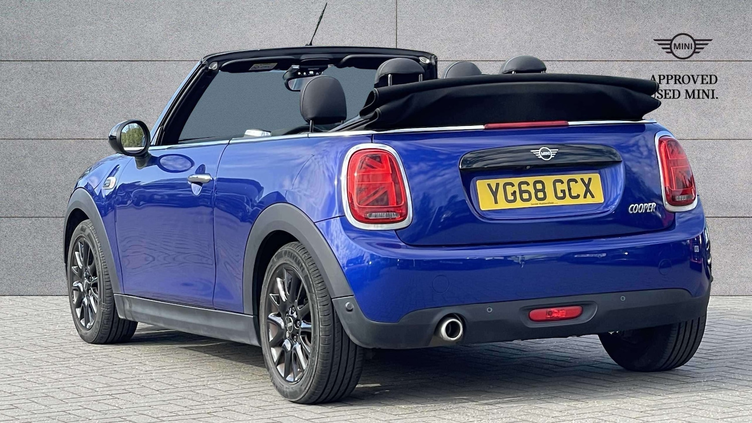 Used MINI Convertible 2018 for sale - 76088084: Photo 2
