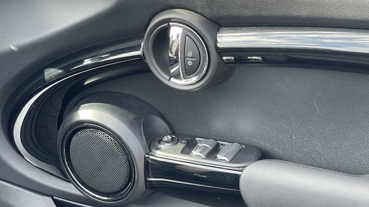 Used MINI Convertible 2018 for sale - 76088084: Photo 21