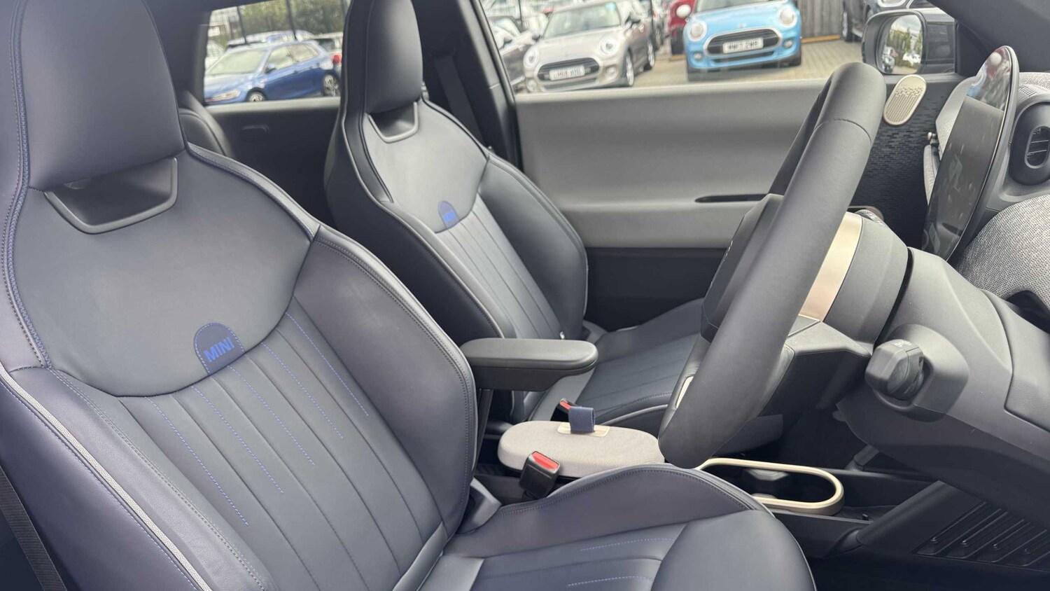 Used MINI Cooper 2024 for sale - 76205232: Photo 11