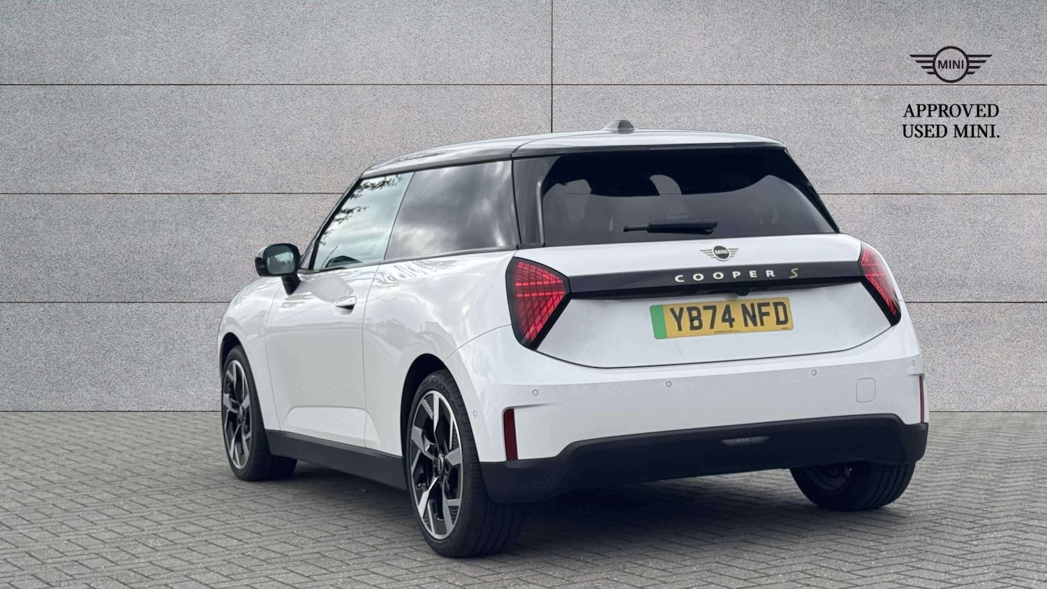 Used MINI Cooper 2024 for sale - 76205232: Photo 2