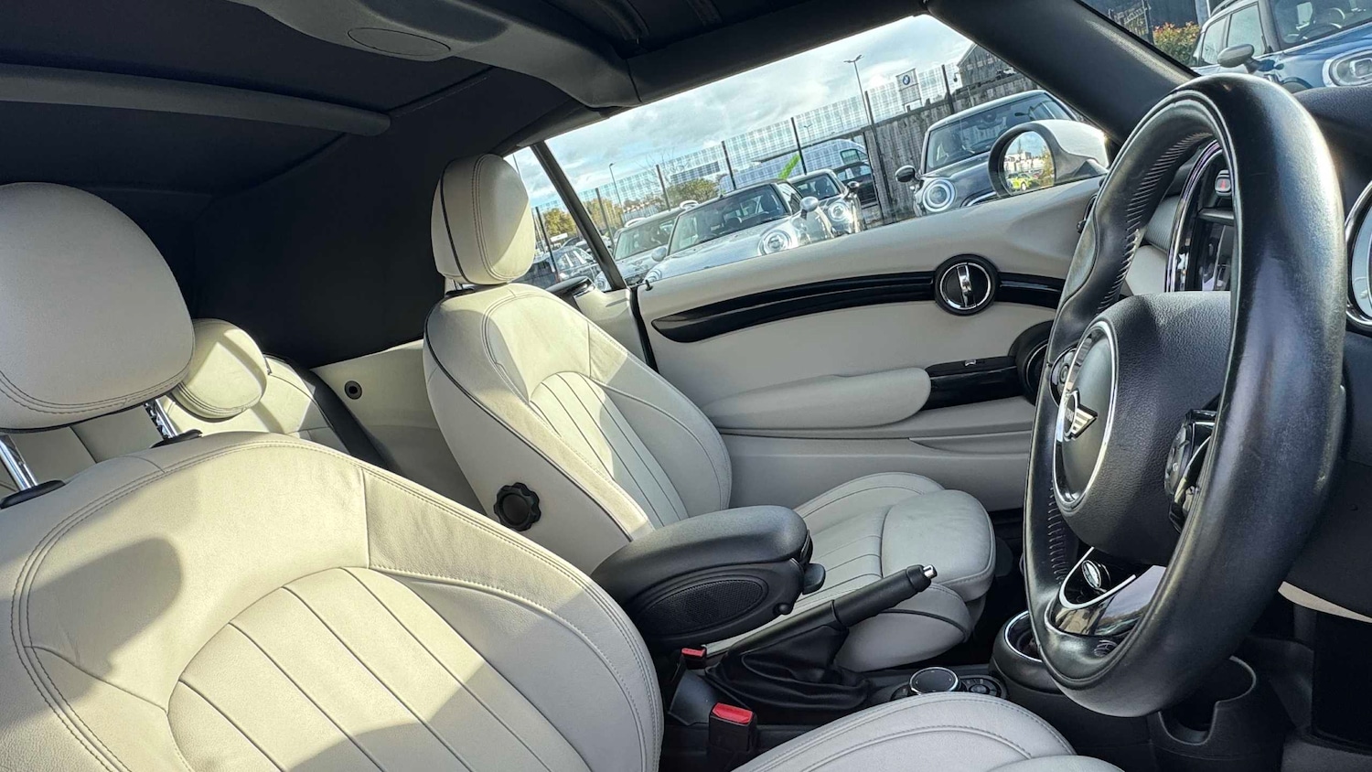 Used MINI Convertible 2018 for sale - 76636719: Photo 12