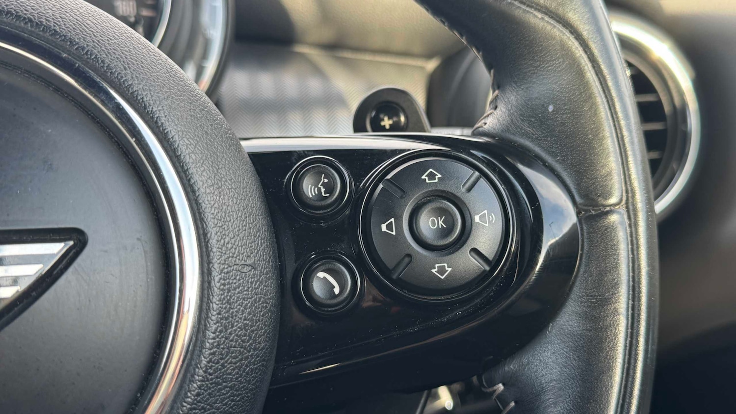 Used MINI Convertible 2018 for sale - 76636719: Photo 18